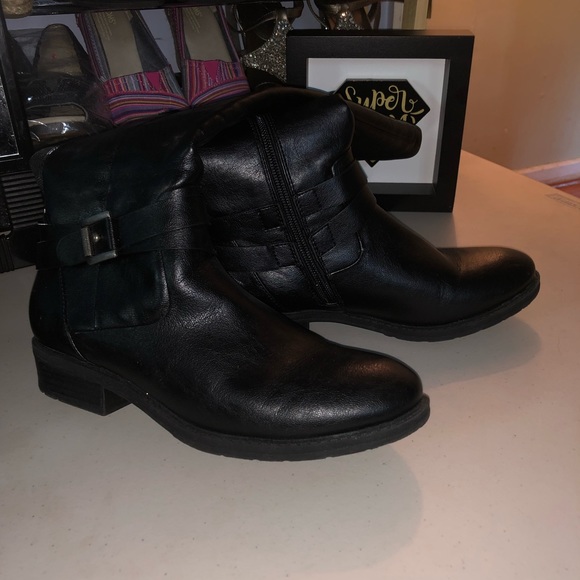 Amazing Black Boots By BareTraps Sz 7 NWOT - Picture 2 of 4